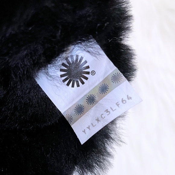 UGG Women’s Romely Short Black Boots - Picture 10 of 10